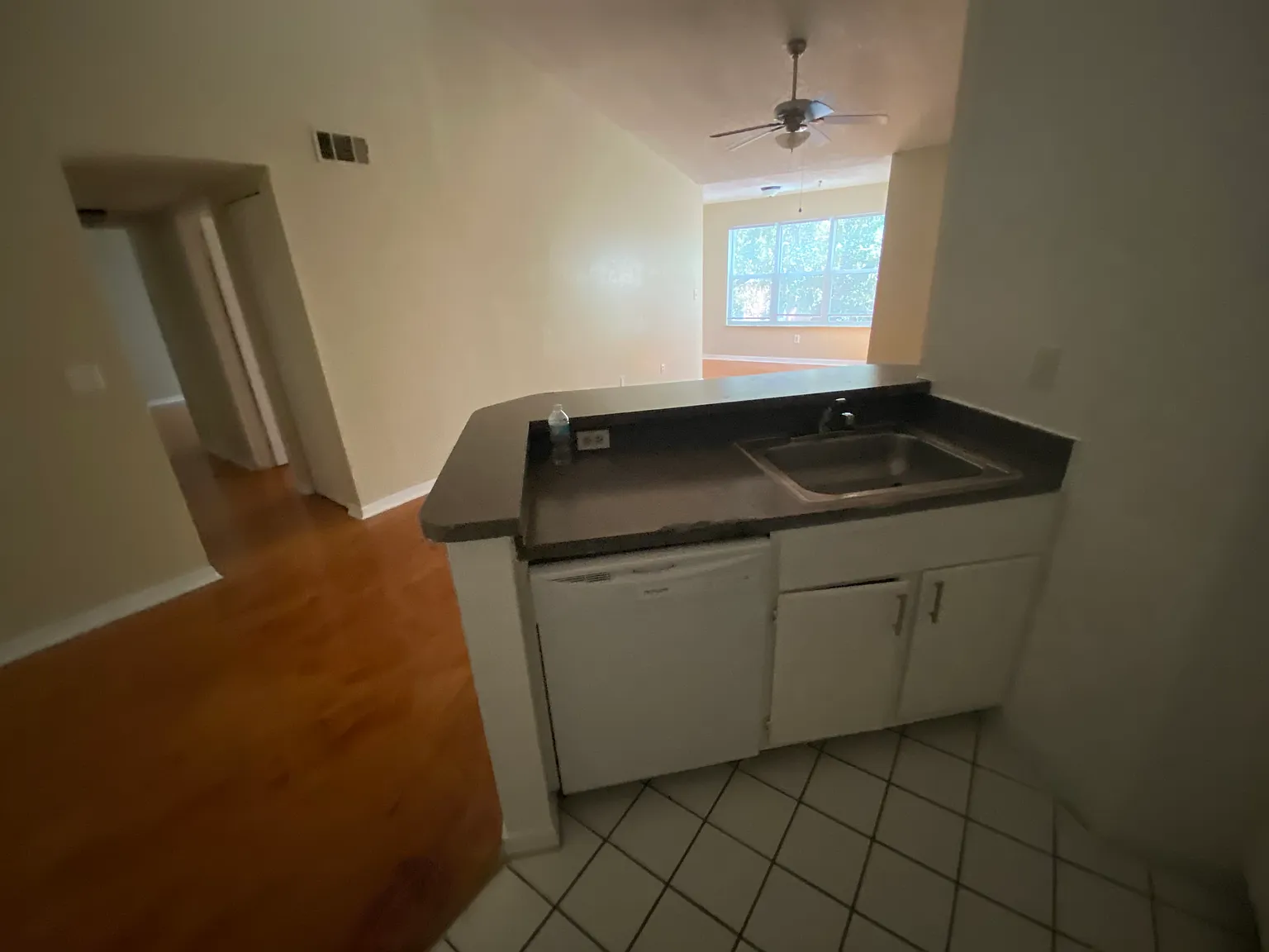 2 bed, 934 sqft, $1,300 — Photo 2