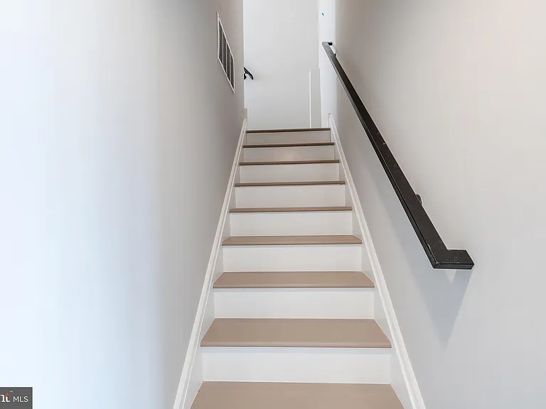 2500 N Mascher St #14 — Photo 16