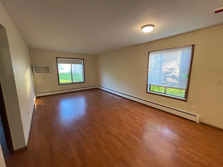 118 Leroy St — Photo 10
