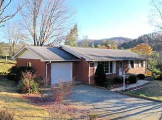 138 Rolling Green Dr, Sylva, NC 28779