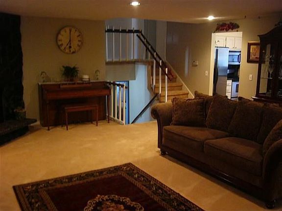 4th image of 319 E Shiloh Hills Dr