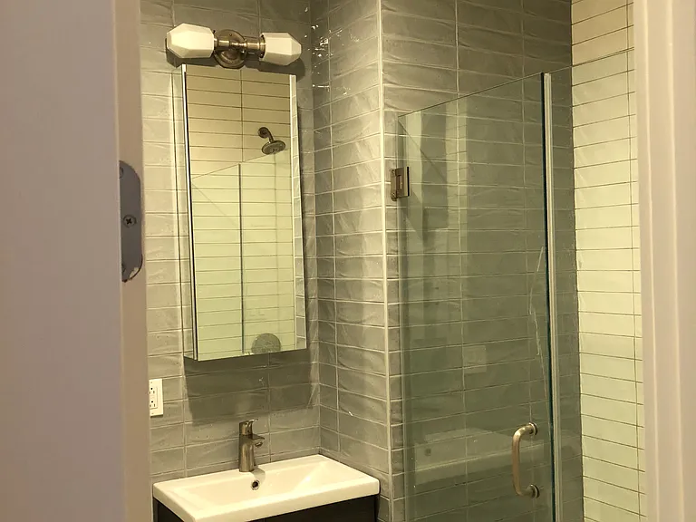 224 W 21st St #12 — Photo 7