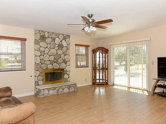 3rd image of 10339 Redwood Ave