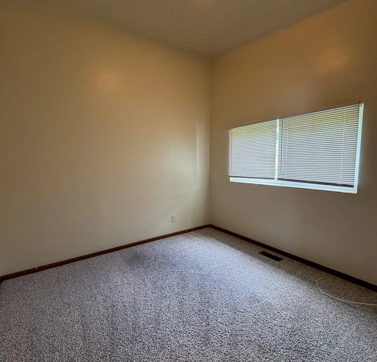 2 bed, 806 sqft, $900 — Photo 4