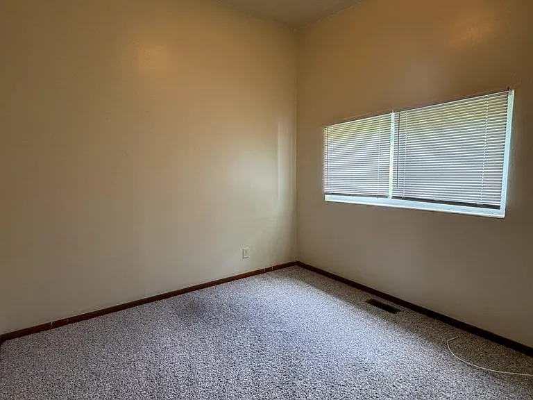 1850 Ivy Ln #2 — Photo 4
