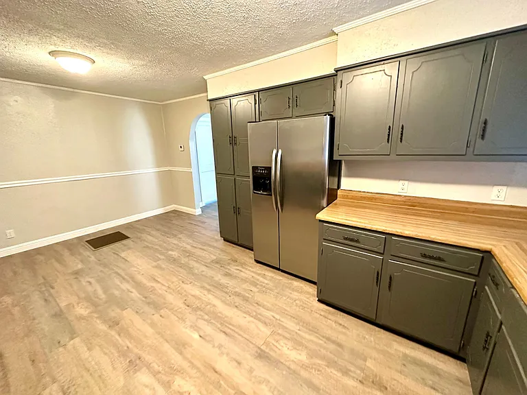 304 W Rasch Rd — Photo 10