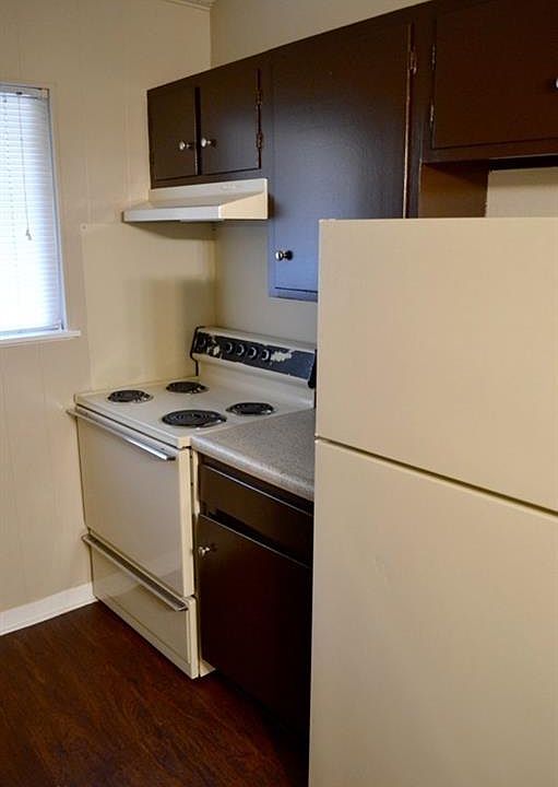 1st image of 620 W 51st St #201