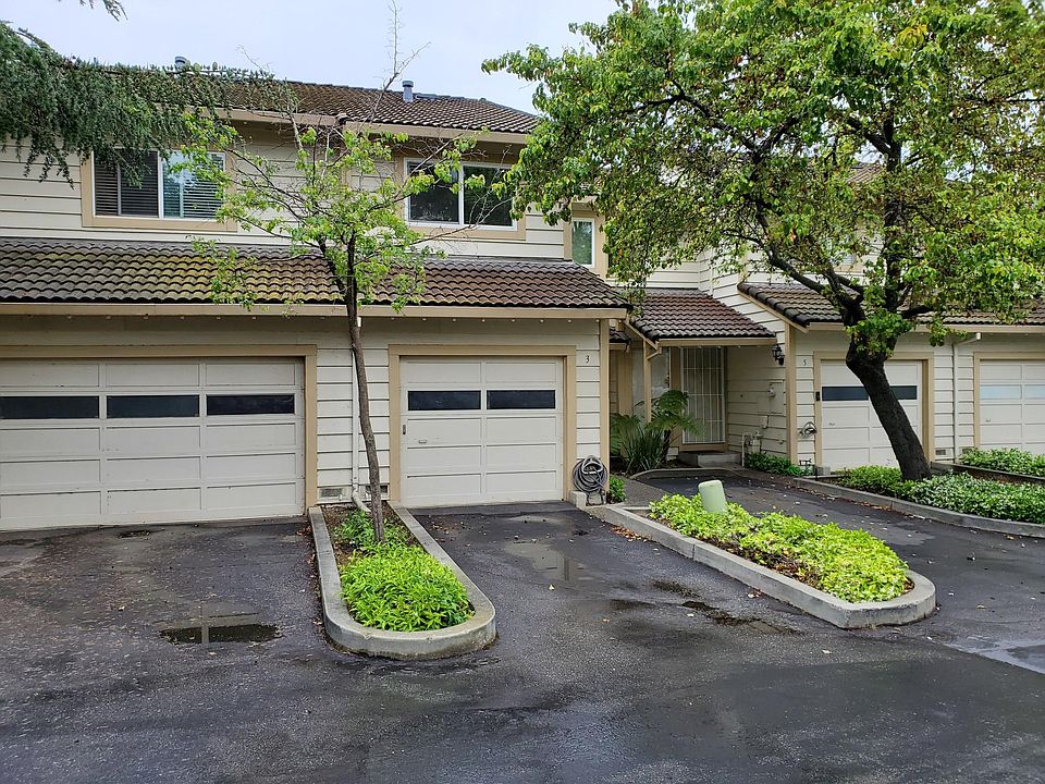 One car garage townhouse
