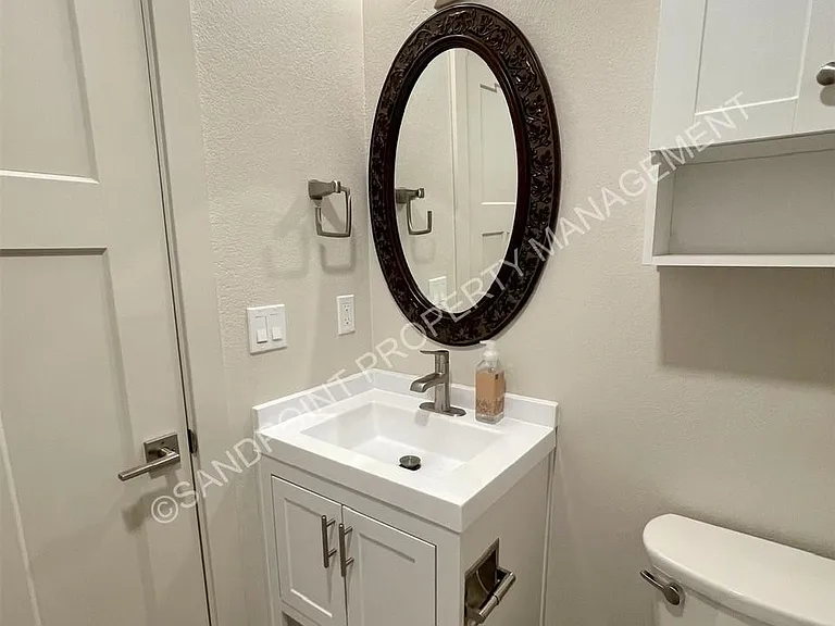 910 Poplar St — Photo 25