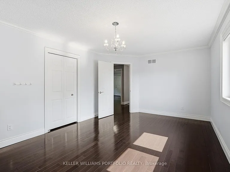 287 Royal Albert Ct — Photo 32