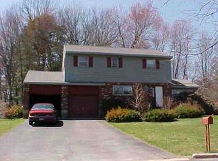 21 Lexington Dr, Saratoga Springs, NY 12866