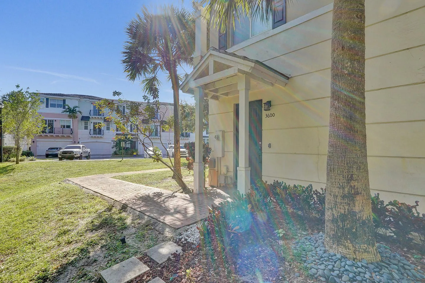 3 bed, 3.5 bath, 1957 sqft, $4,500 — Photo 1