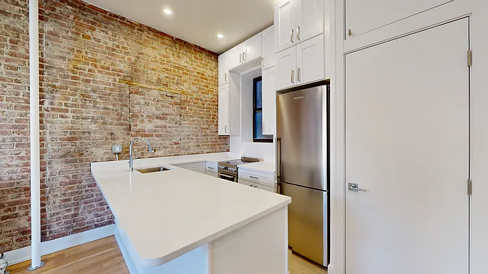 Rented by Bond New York | media 20