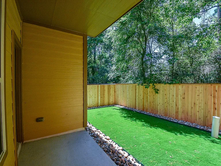 18 Cheswood Manor Dr — Photo 27