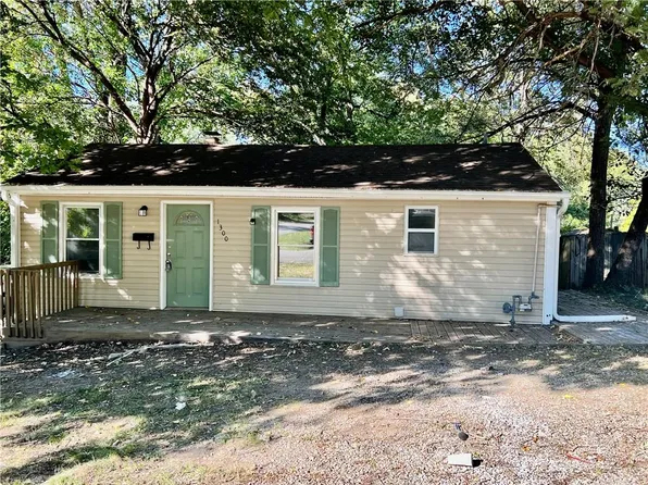 1300 E Stone St, Independence, MO 64050