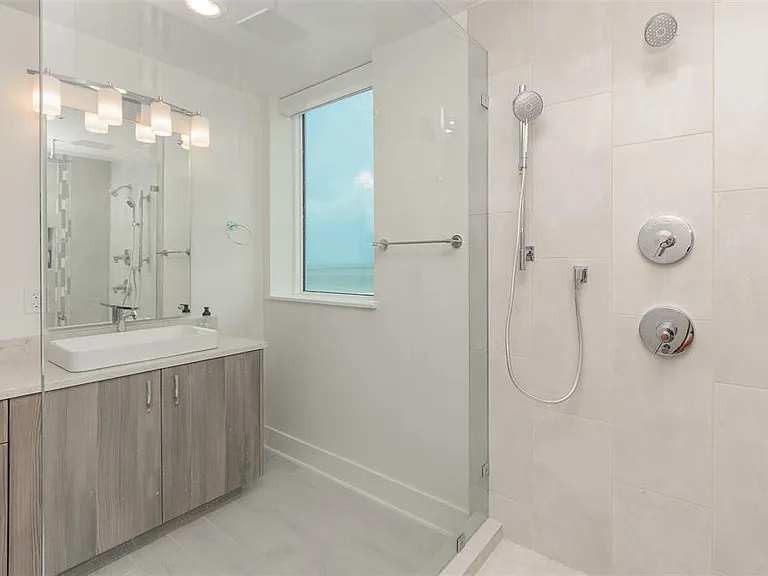 15 Avalon St #702 — Photo 19