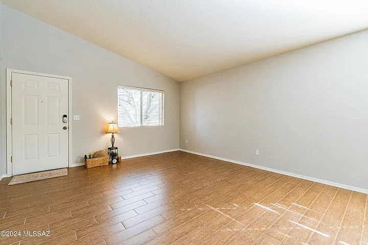 3 bed, 1581 sqft, $2,100 — Photo 2