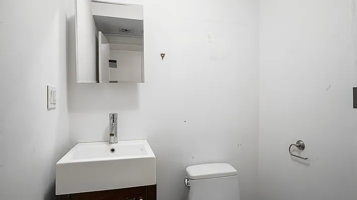 Rented by Nooklyn NYC LLC | media 8