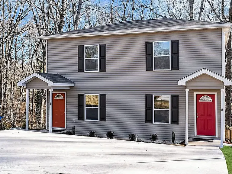 100 Parkstone Dr — Photo 1