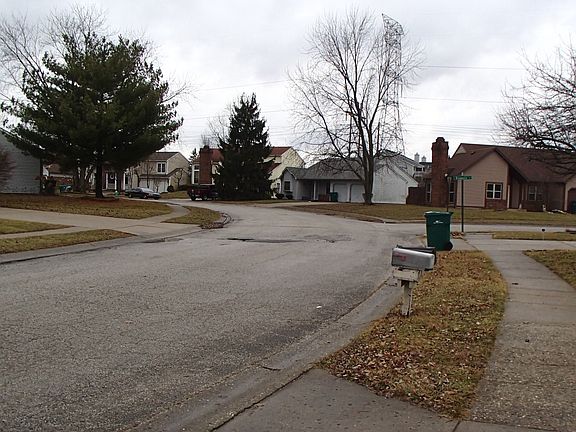 Exterior Neighborhood (street photo)