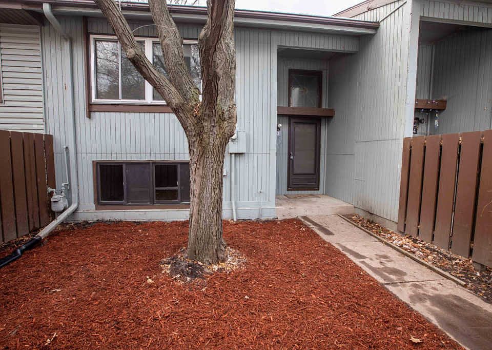 1st image of 93 River Woods Ln
