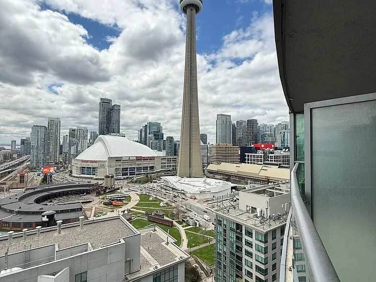 19 Grand Trunk Cres #2915 — Photo 30