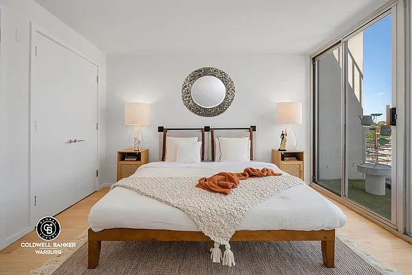 Sold by Coldwell Banker Warburg | media 10
