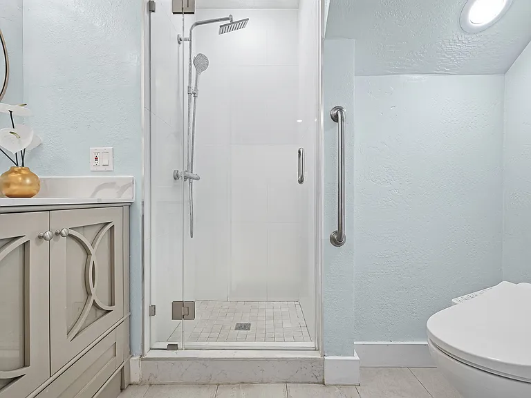 205 Caldwell Ave — Photo 34