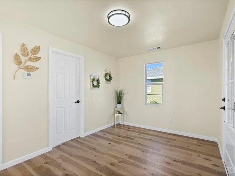 760 Crass Ave #2 — Photo 5