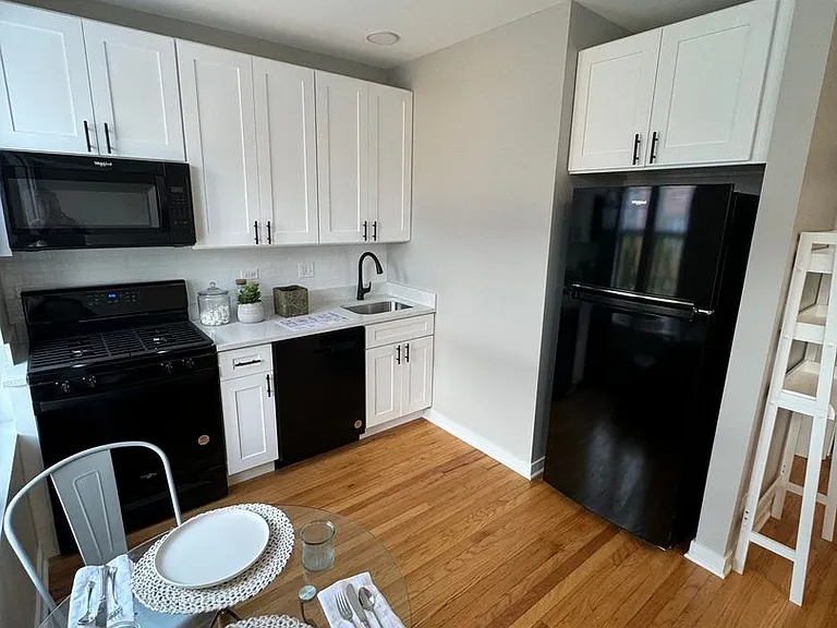Leland Albany Commons — Photo 131