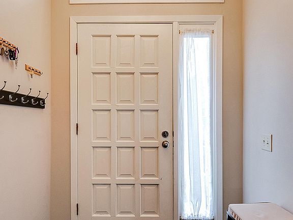 2nd image of 5319 Hyland Pl