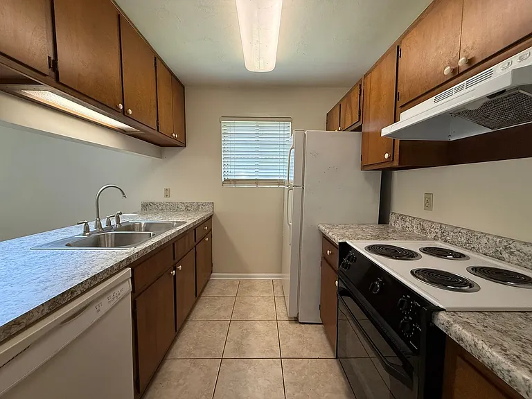 285 Whetherbine Way E — Photo 3