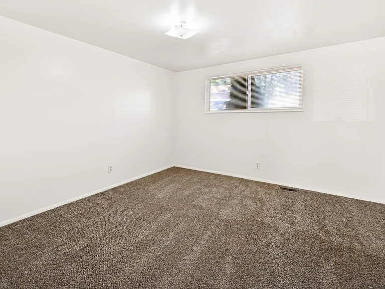 255 E 500 N — Photo 13
