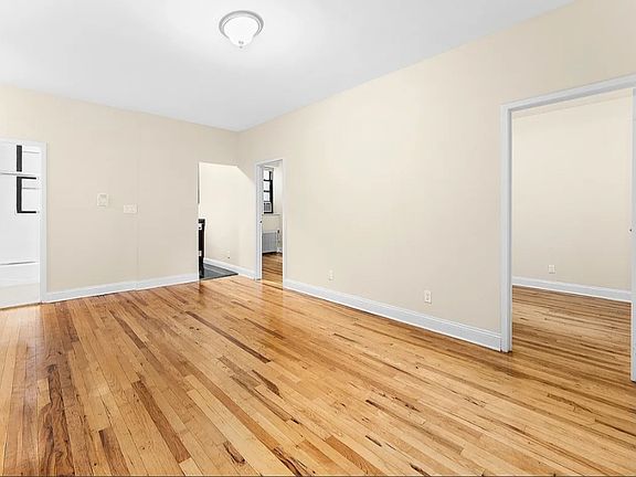 4th image of 150 W 47th St APT 4F