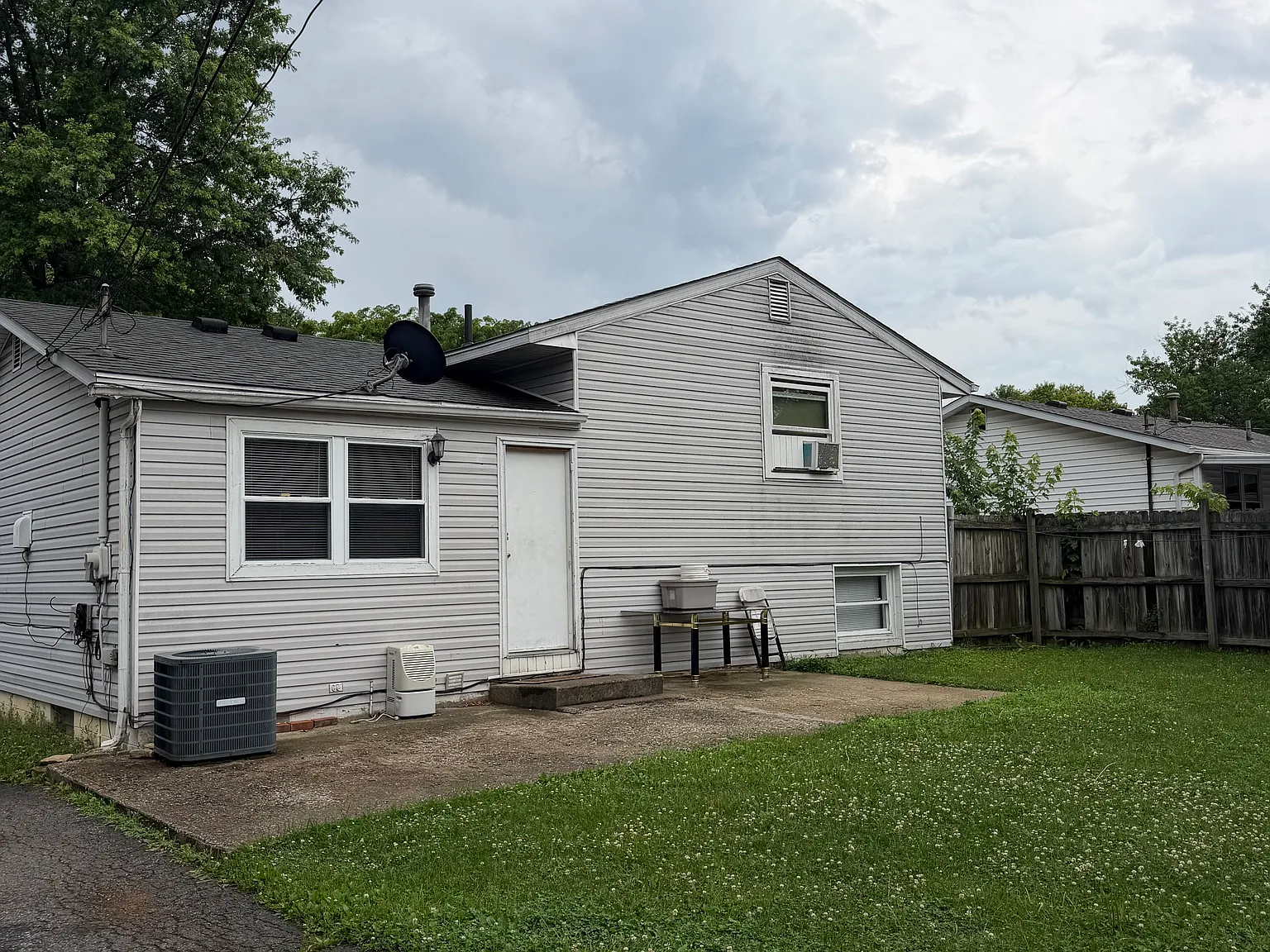 5 bed, 1380 sqft, $2,900 — Photo 3