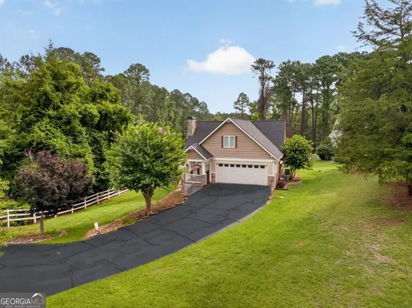 59 Players Ln, Hartwell, GA 30643