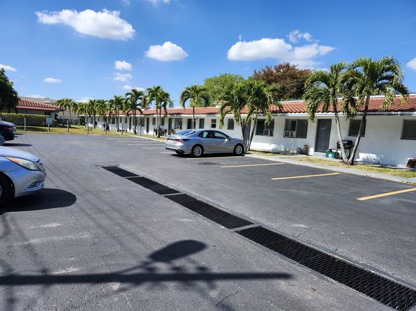 9050 NE 8th Ave APT 15