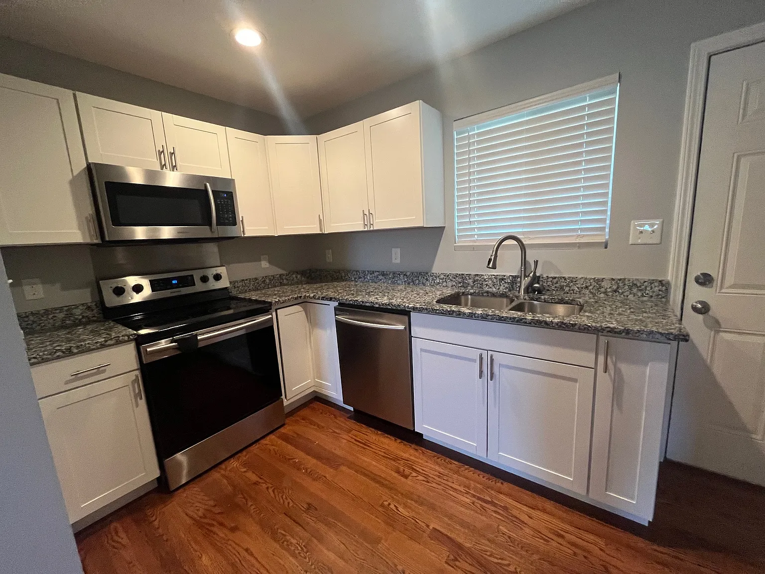 2 bed, $1,300 — Photo 2
