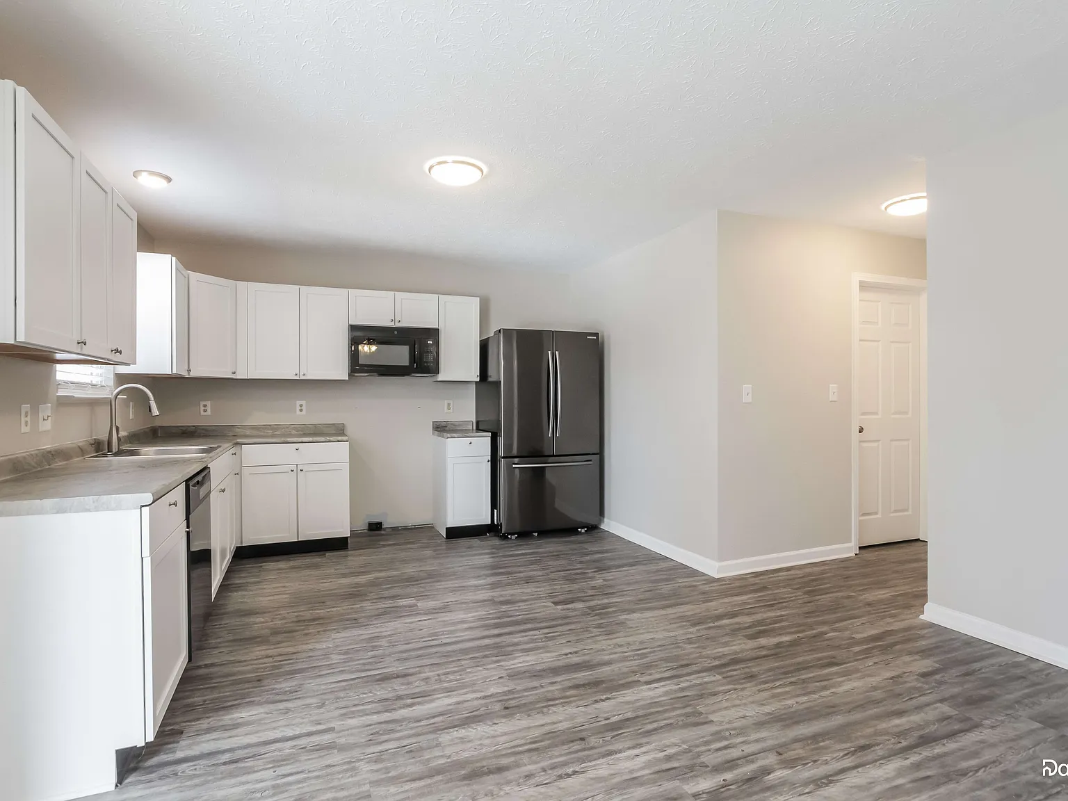 4 bed, 2.5 bath, 2388 sqft, $2,310 — Photo 2