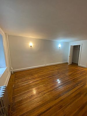4th image of 236 W 74th St #1B