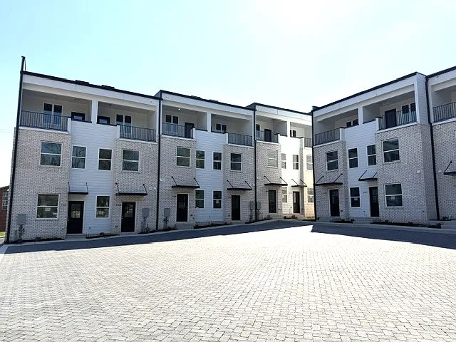 2203 Foster Ave — Photo 1