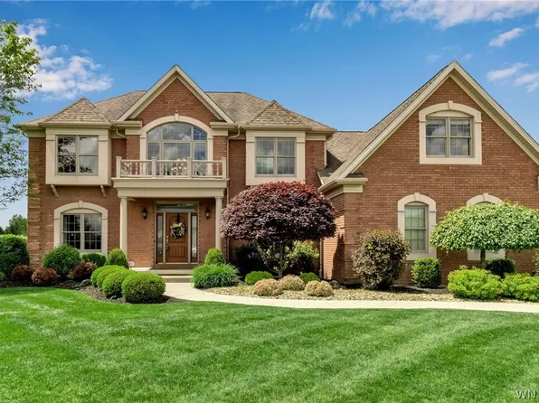 8895 Stonebriar Dr, Clarence Center, NY 14032