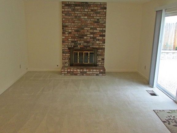 3rd image of 4274 Goldenhill Dr