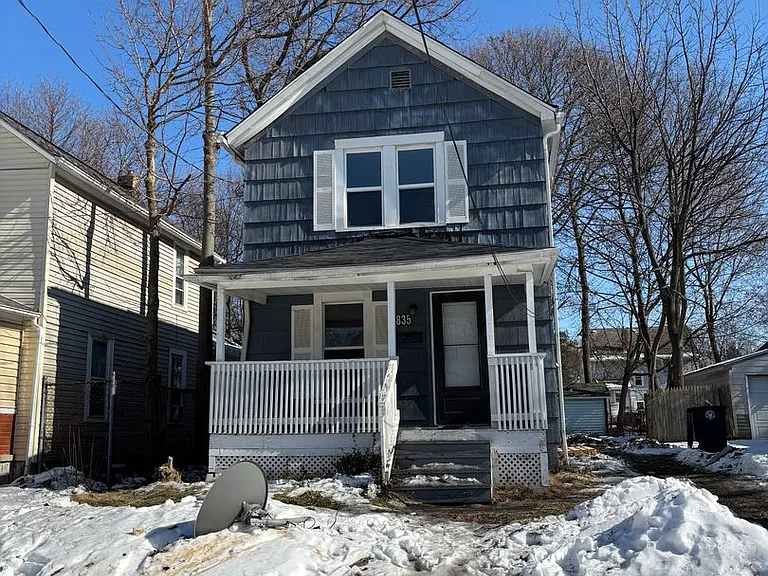 835 Carlysle St — Photo 1