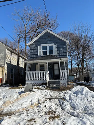 835 Carlysle St Photo 1