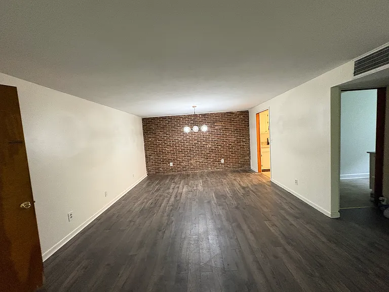 1122 James Blvd #3 — Photo 2