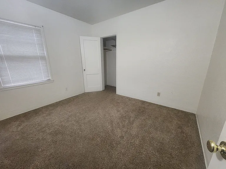 721 E College Dr — Photo 6