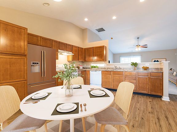 4th image of 15485 Harmon Pl