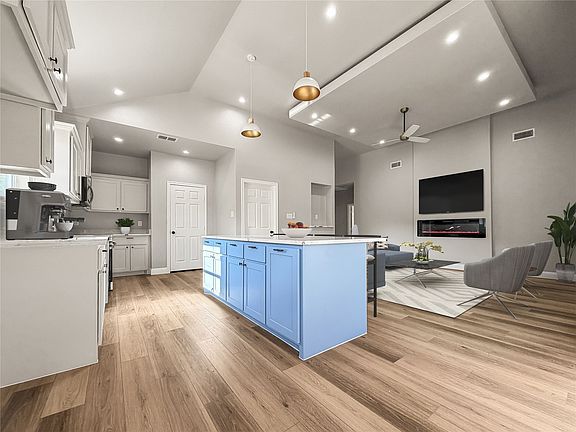 4th image of 2212 Polk St