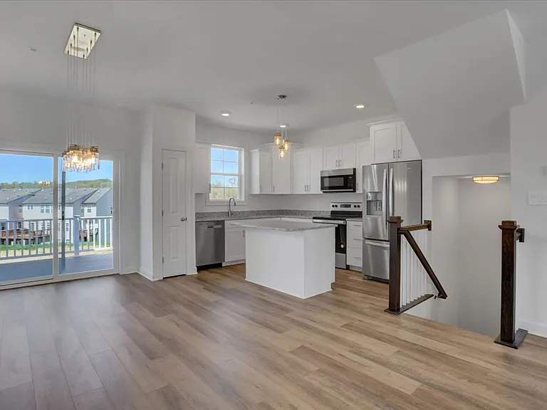 12435-12441 Jackson Ave — Photo 11